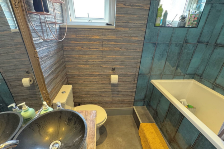 Countryside and coastal family home - 4