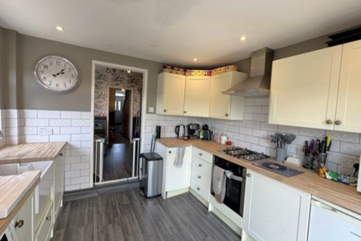 Countryside and coastal family home - 8