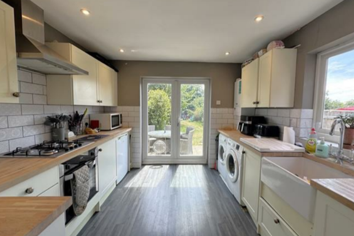 Countryside and coastal family home - 5