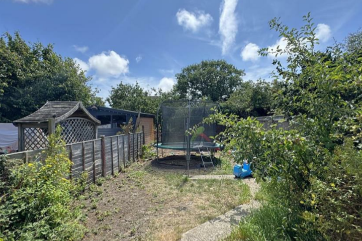 Countryside and coastal family home - 11