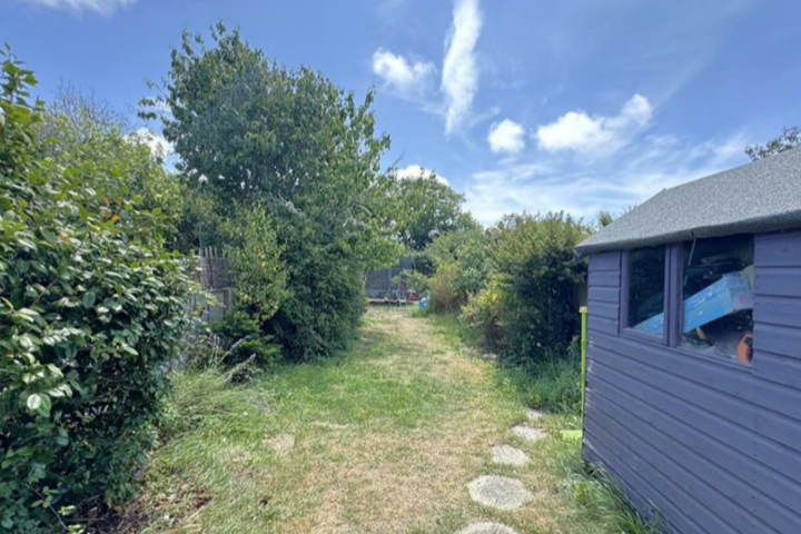 Countryside and coastal family home - 10