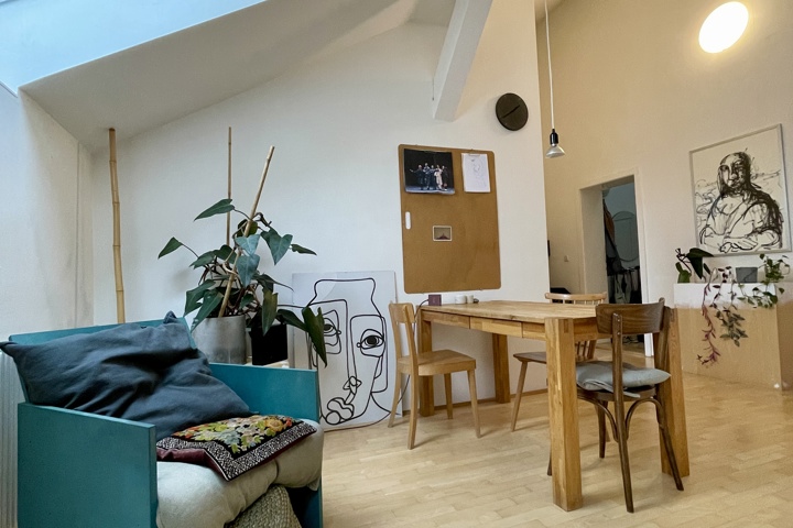 Nelly's and Tobi's Cozy Rooftop Home - 2