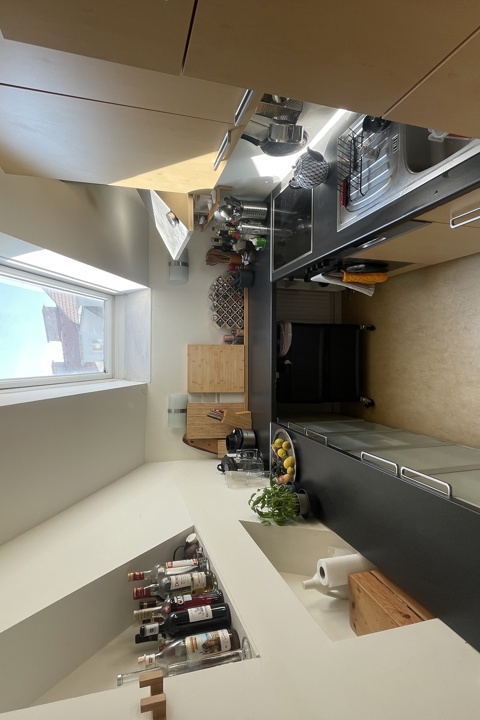 Nelly's and Tobi's Cozy Rooftop Home - 4