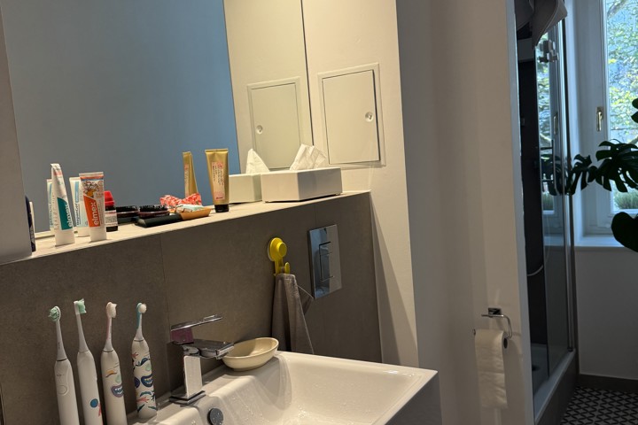 Beautiful flat with high ceilings & lots of light - 10