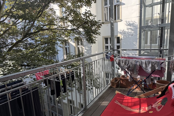 Beautiful flat with high ceilings & lots of light - 11