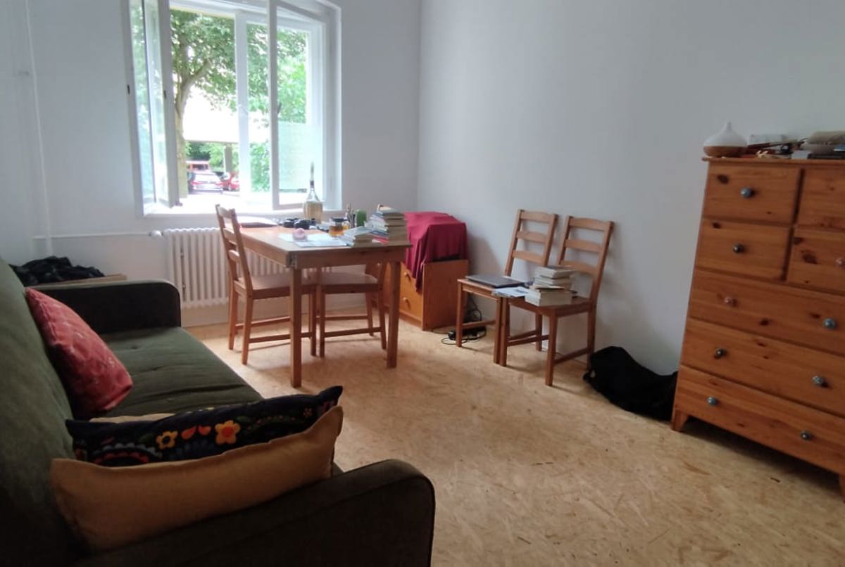 Cozy apartment in front of small gardens