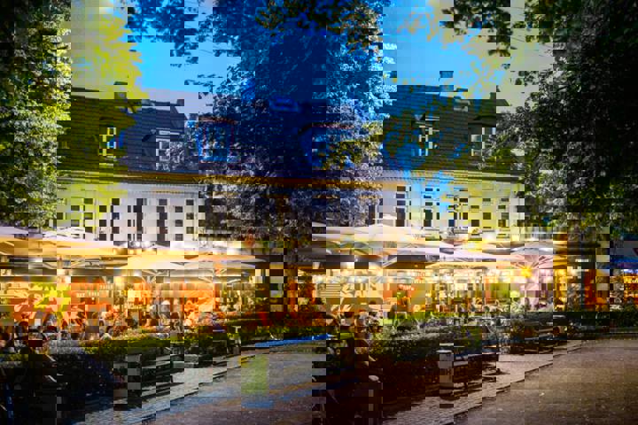 Great location, 2 comfortable twin beds, 2 balcony - 13