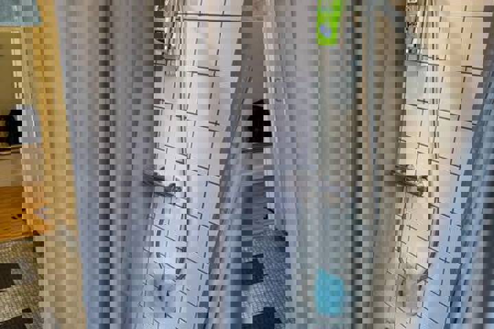 Great location, 2 comfortable twin beds, 2 balcony - 11