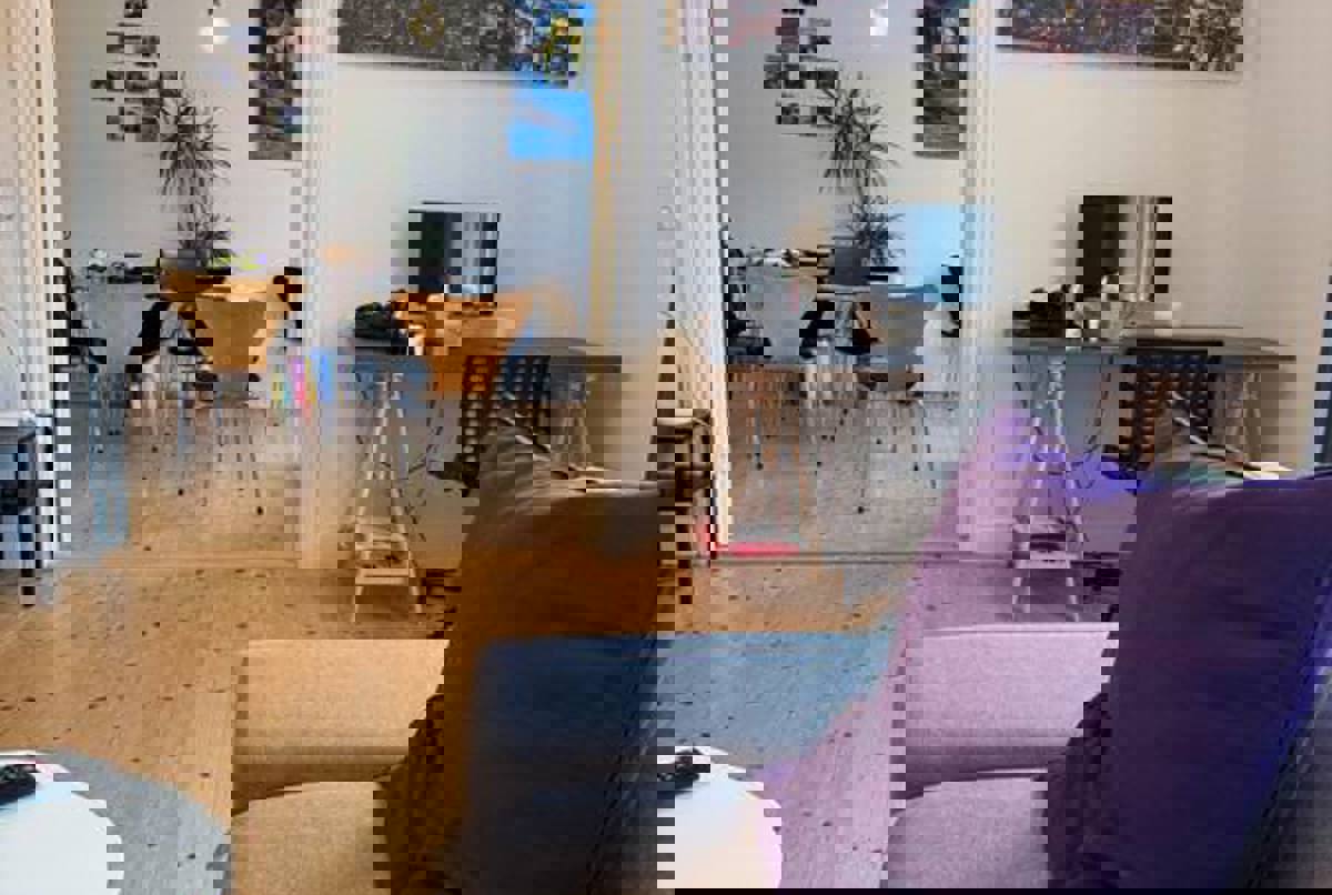 Great location, 2 comfortable twin beds, 2 balcony