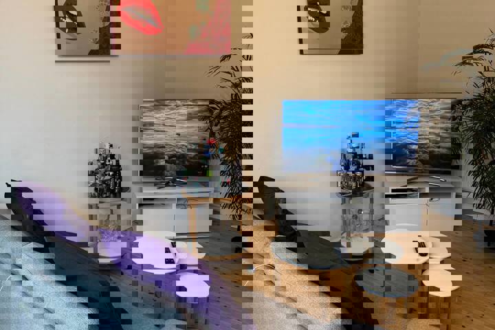 Great location, 2 comfortable twin beds, 2 balcony - 1