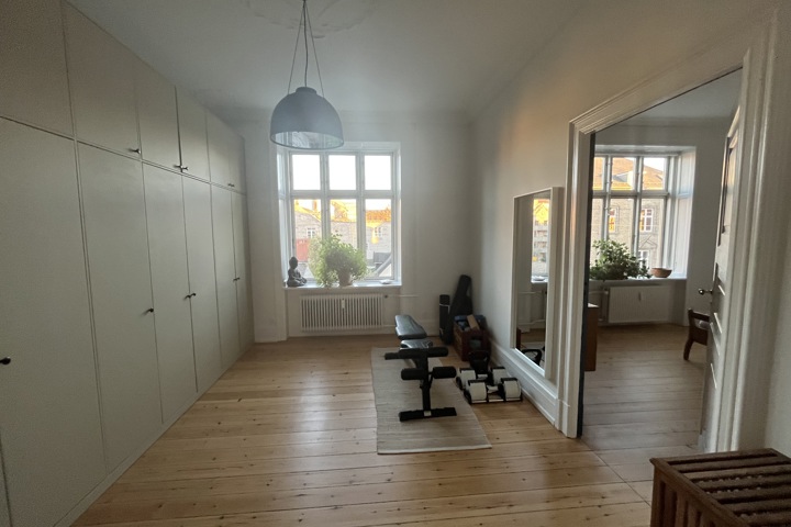 Large elegant in Copenhagen Center0 - 8