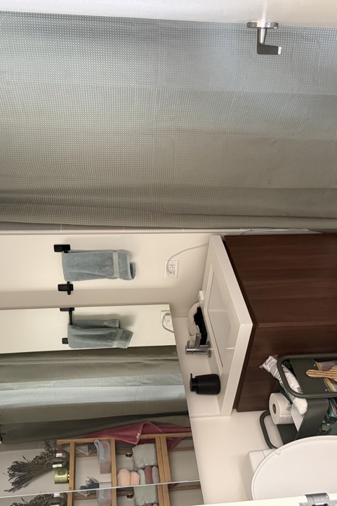 Cozy apt in luxury bldg, heart of downtown Chi - 2