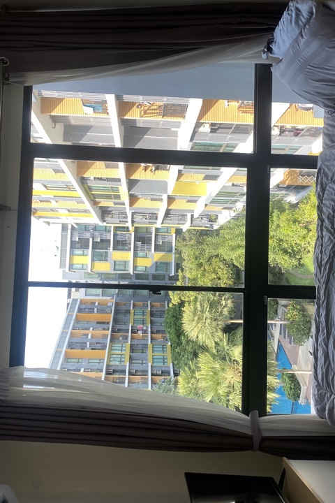 Bright 1BR Apartment with Pool & Gym in Bangkok - 1