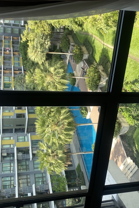 Bright 1BR Apartment with Pool & Gym in Bangkok - 2