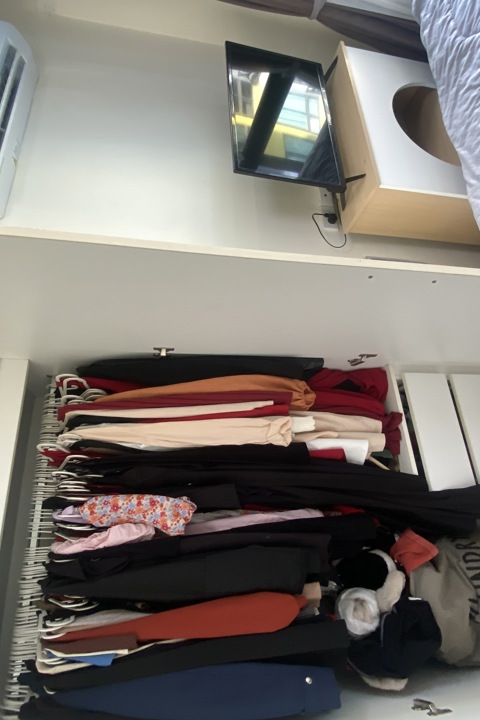 Bright 1BR Apartment with Pool & Gym in Bangkok - 3