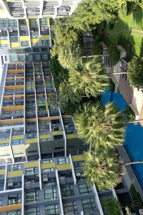 Bright 1BR Apartment with Pool & Gym in Bangkok - 12