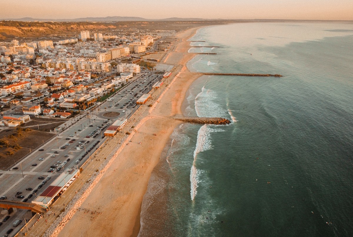 Spacious Studio with 50m² Terrace 2 min from Beach