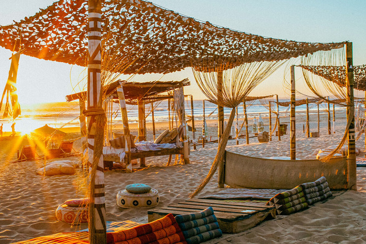 Spacious Studio with 50m² Terrace 2 min from Beach - 8