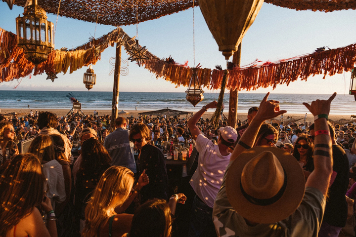 Spacious Studio with 50m² Terrace 2 min from Beach - 9