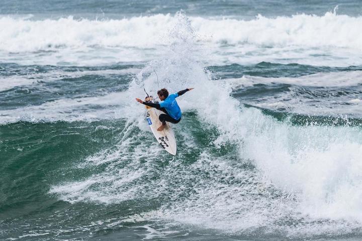 Spacious Studio with 50m² Terrace 2 min from Beach - 12