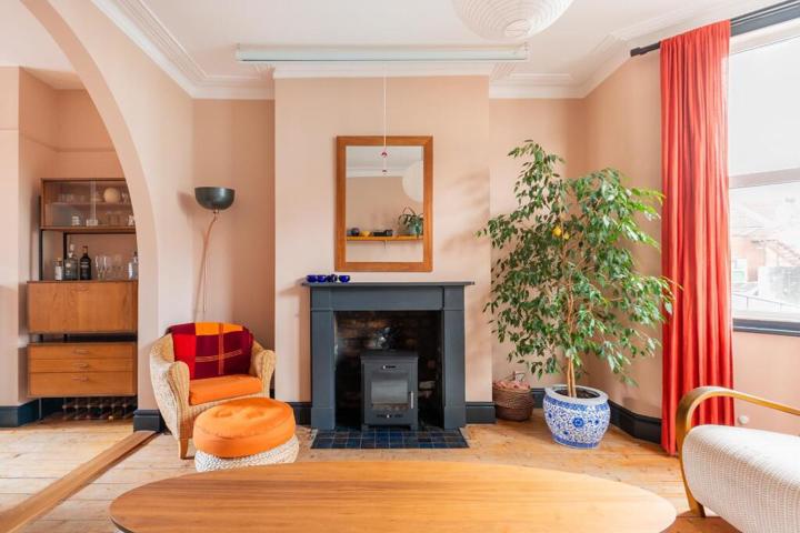 Modernized townhouse w office, nursery & parking - 1