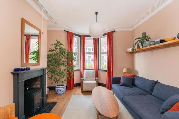 Modernized townhouse w office, nursery & parking - 4