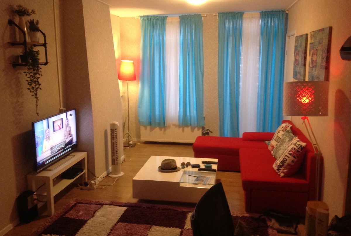 Charming 2-Bedroom Canal Apartment