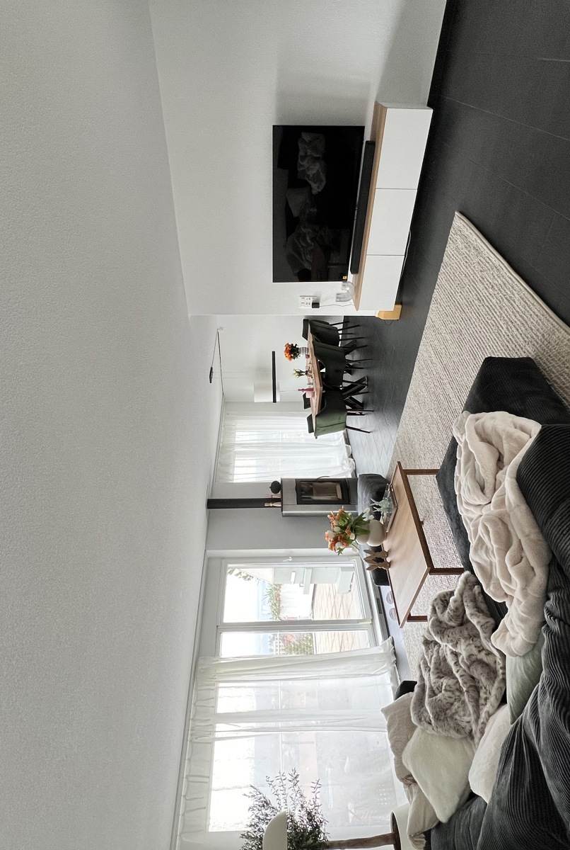 Beautiful home with a views of the mountains