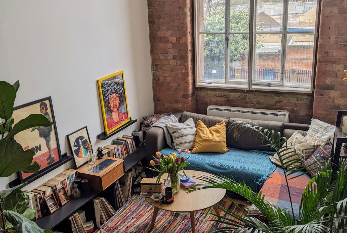 Spacious mezzanine studio in trendy east London