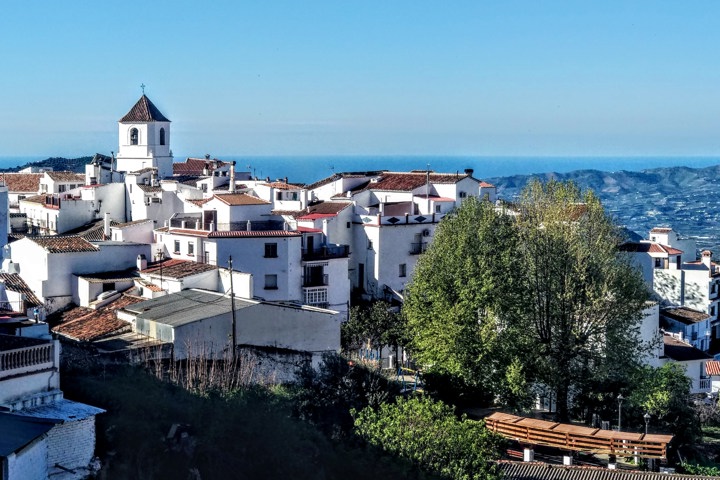 Large, centrally located flat in Spanish village - 25