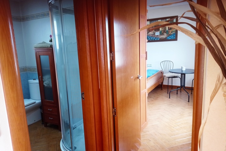Large, centrally located flat in Spanish village - 12