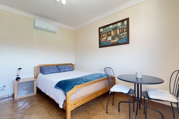 Large, centrally located flat in Spanish village - 14