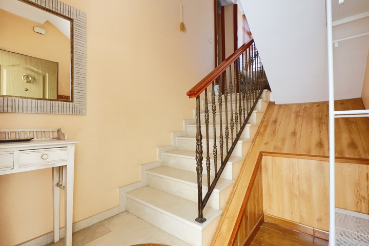 Large, centrally located flat in Spanish village - 3