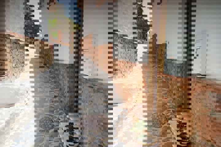 Large, centrally located flat in Spanish village - 2