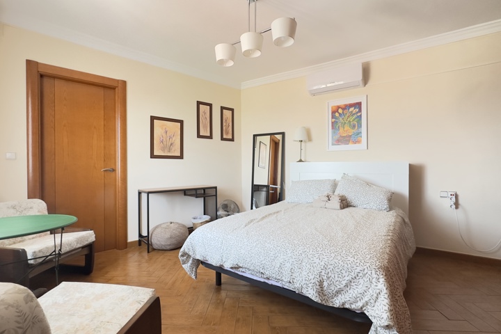 Large, centrally located flat in Spanish village - 6