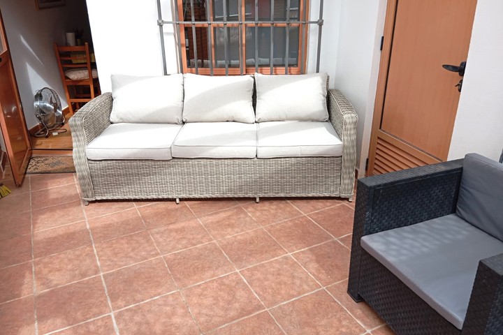 Large, centrally located flat in Spanish village - 23