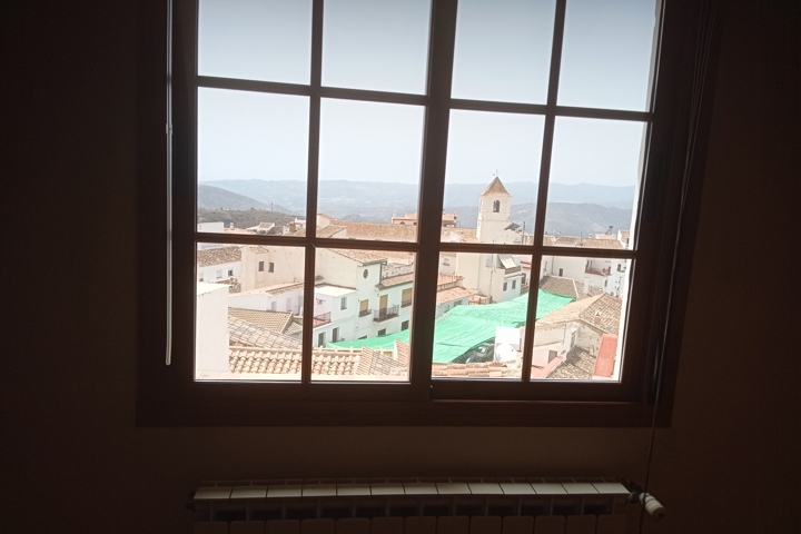 Large, centrally located flat in Spanish village - 8