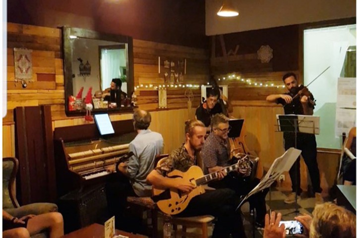 Large, centrally located flat in Spanish village - 38