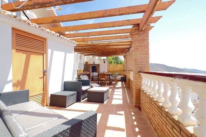 Large, centrally located flat in Spanish village - 21