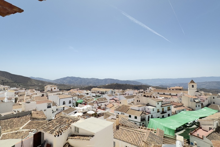 Large, centrally located flat in Spanish village - 27