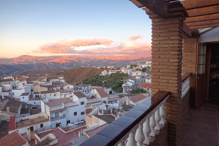 Large, centrally located flat in Spanish village - 26