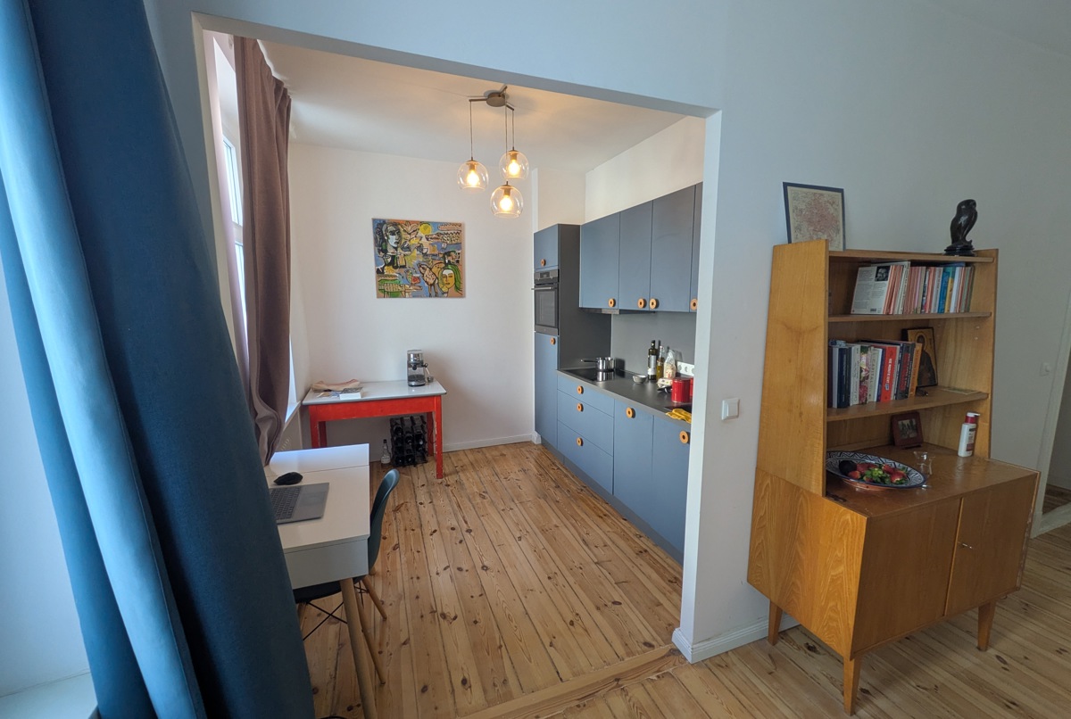 Berlin studio in hip schillerkiez