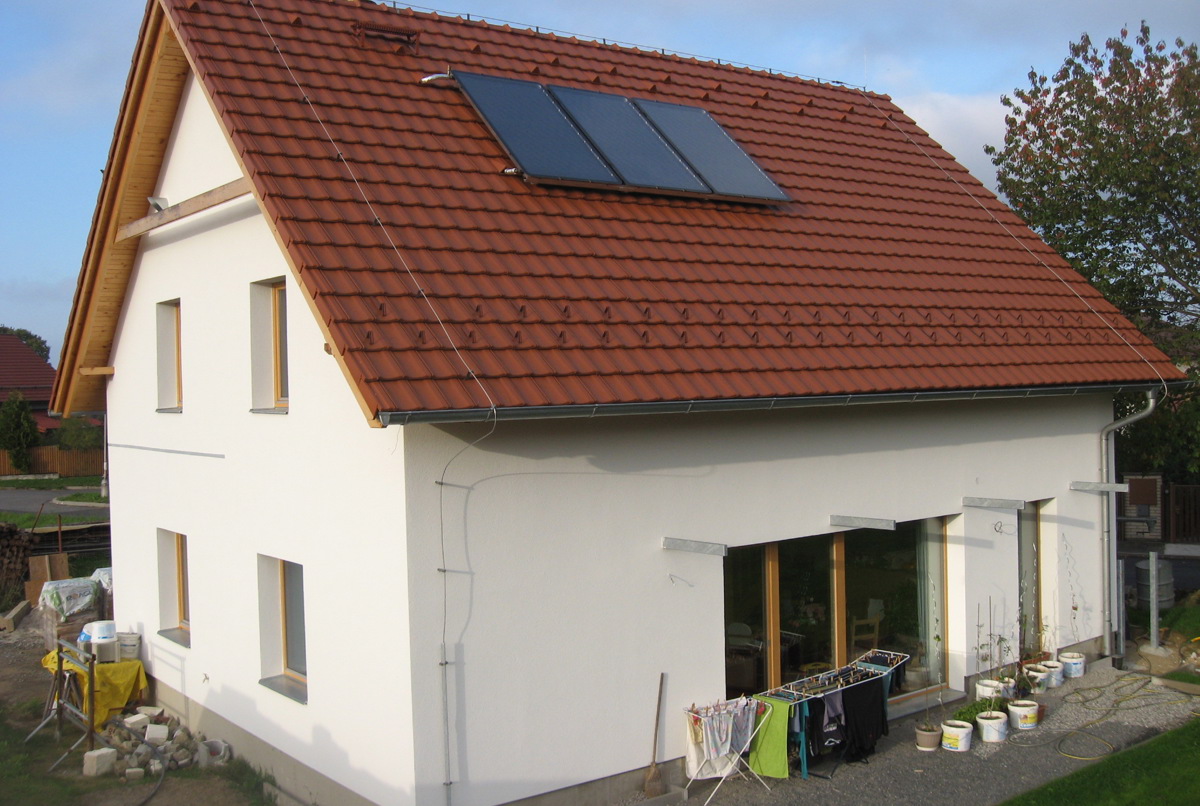 Family house with garden and outdoor fireplace