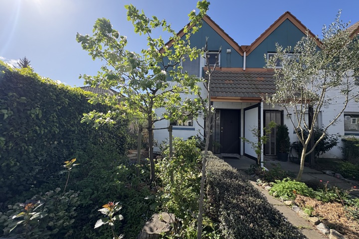 Town House with Courtyard Garden - 8