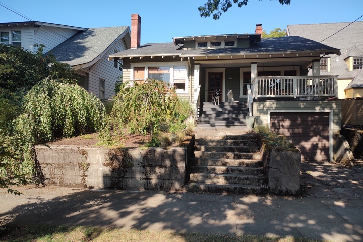 Beautiful Alberta Arts Craftsman + Office + 2 Dogs - 8