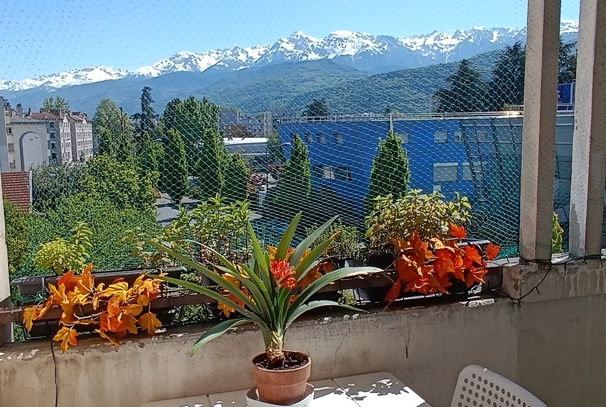 2bdrm Central Flat with Amazing Mountain Views