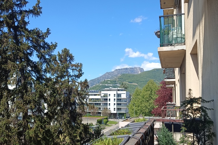 2bdrm Central Flat with Amazing Mountain Views - 40