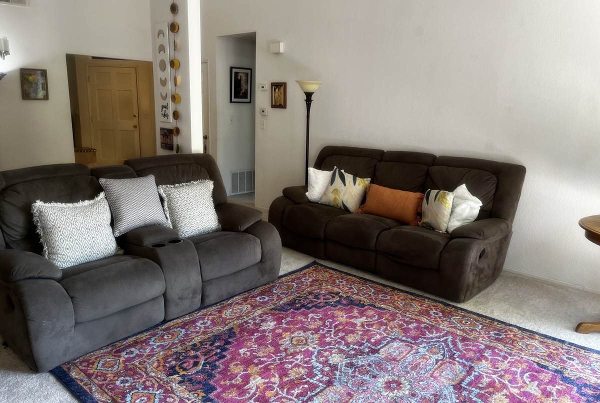 Gorgeous, clean townhouse in quiet, peaceful area