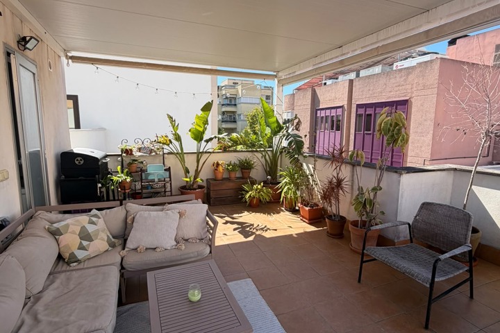 Spacious Family Apartment with Private Rooftop Ter - 2
