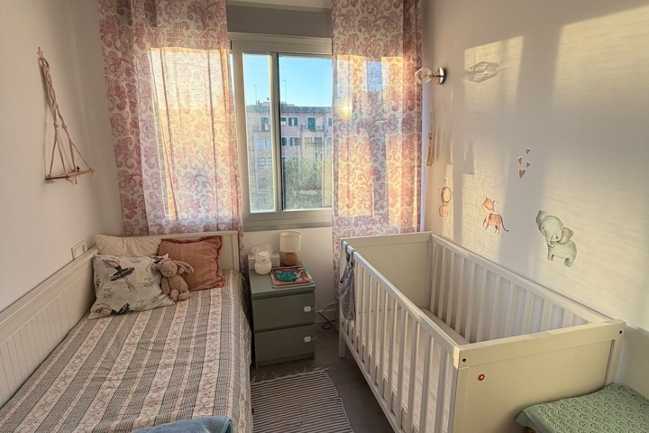 Spacious Family Apartment with Private Rooftop Ter - 4